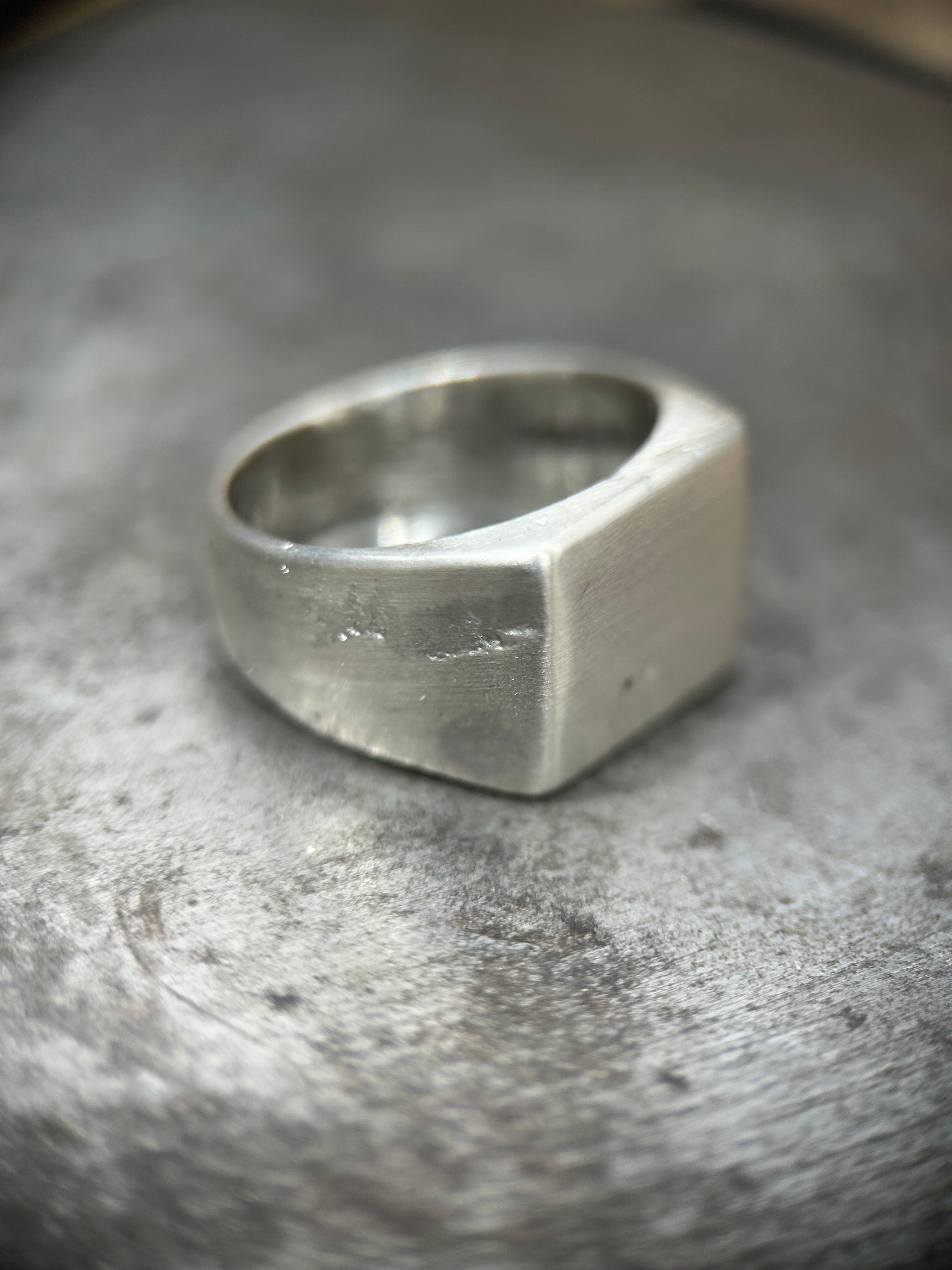 Square Signet