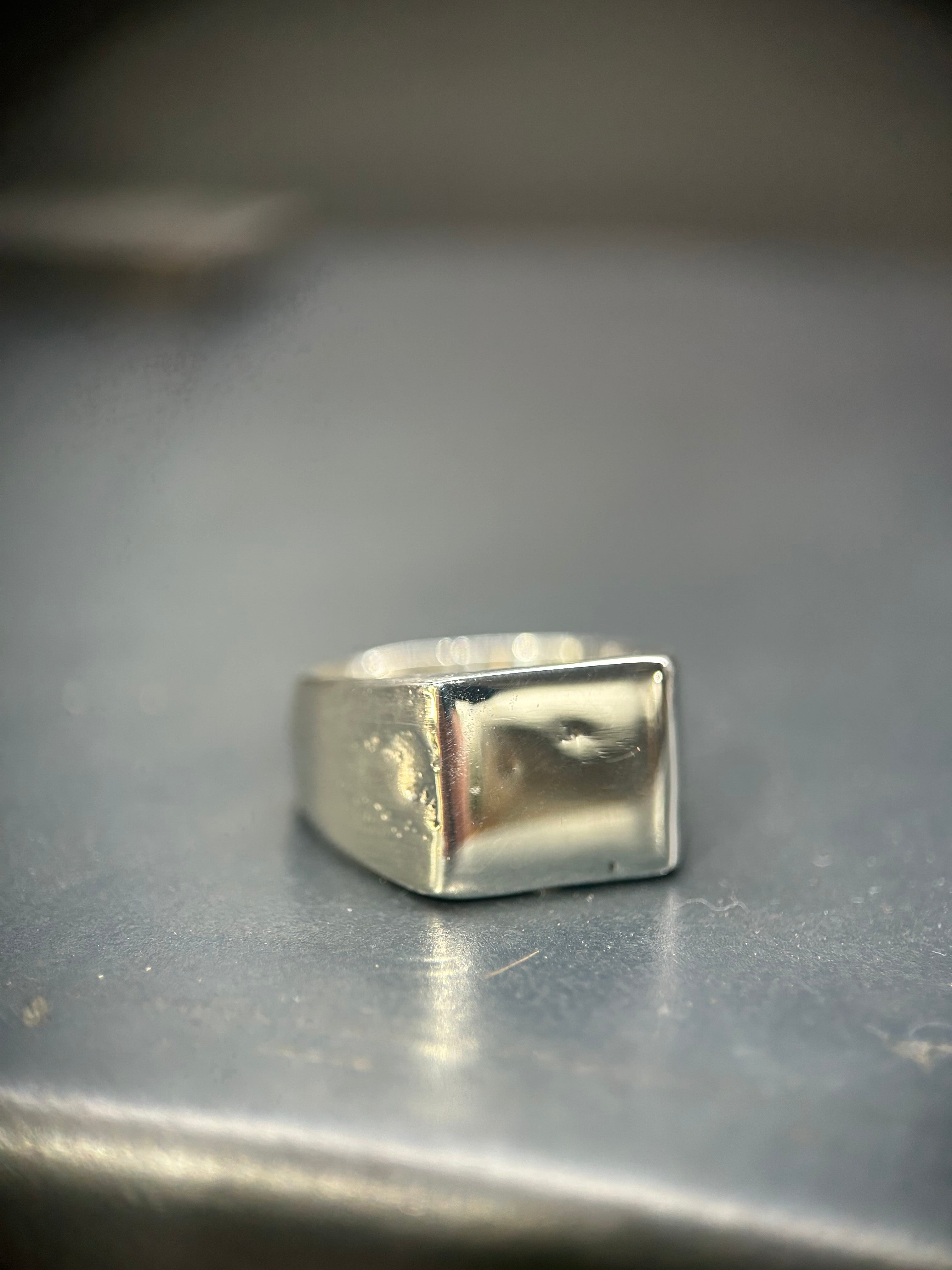 Square Signet