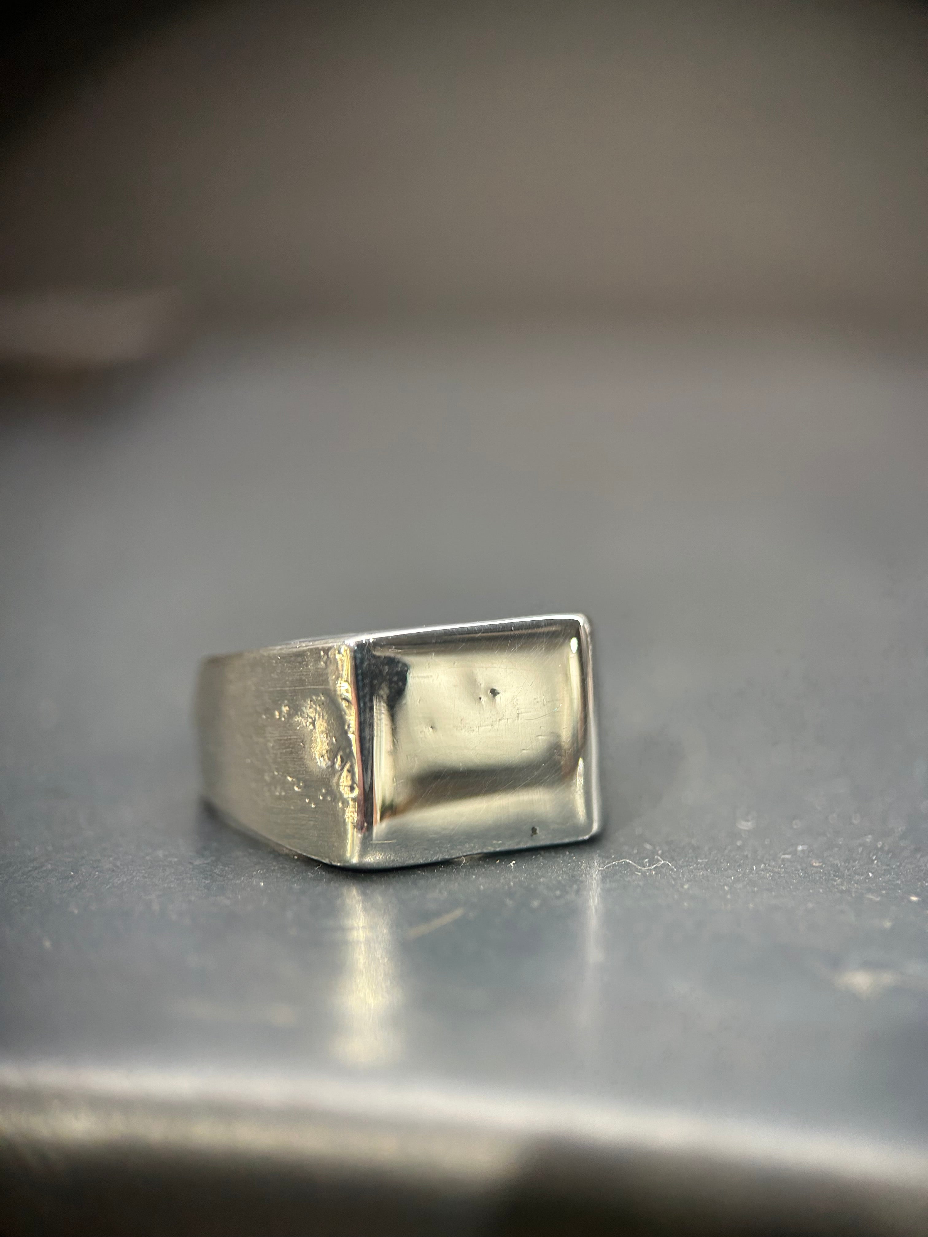 Square Signet
